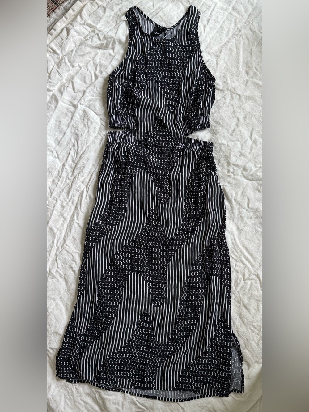 ELSE Black & White Geometric Stripe Midi Dress